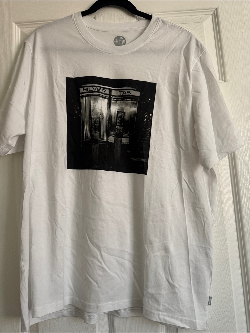 Silver Jeans White Short‑Sleeve Tee with Black Photo Graphic